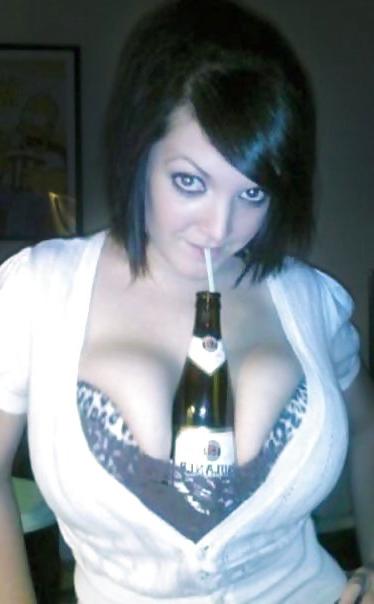 25P Winter (a.k.a 'internet famous' Epic Cleavage Girl!)