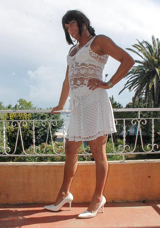 25P White Lace
