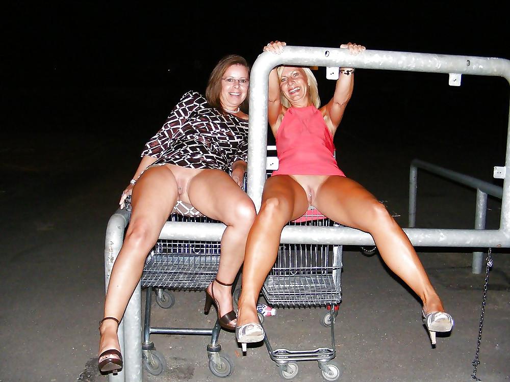 15P Sexy British Women...