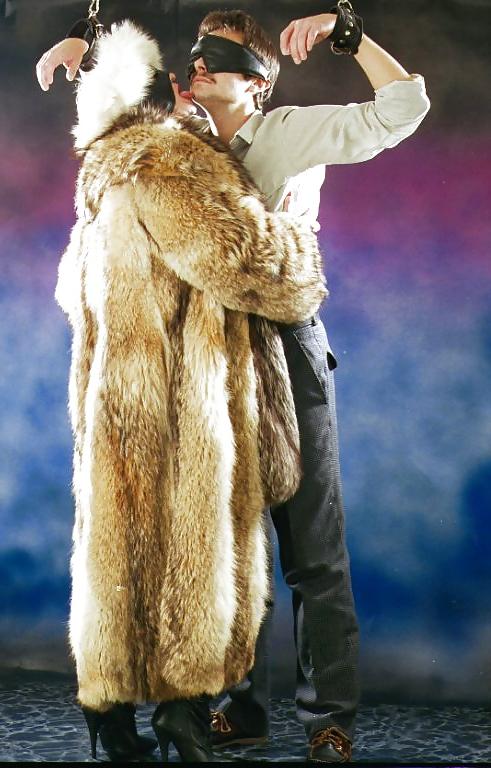 25P Vanessa in Furs & Femdom