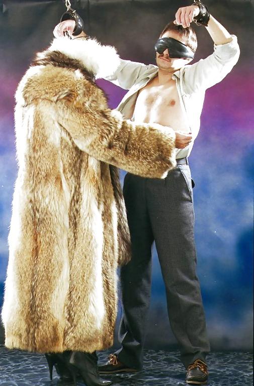 25P Vanessa in Furs & Femdom