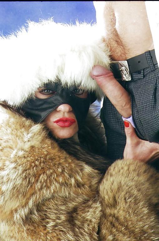 25P Vanessa in Furs & Femdom