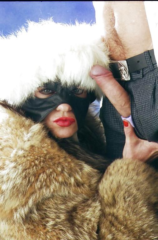 25P Vanessa in Furs & Femdom