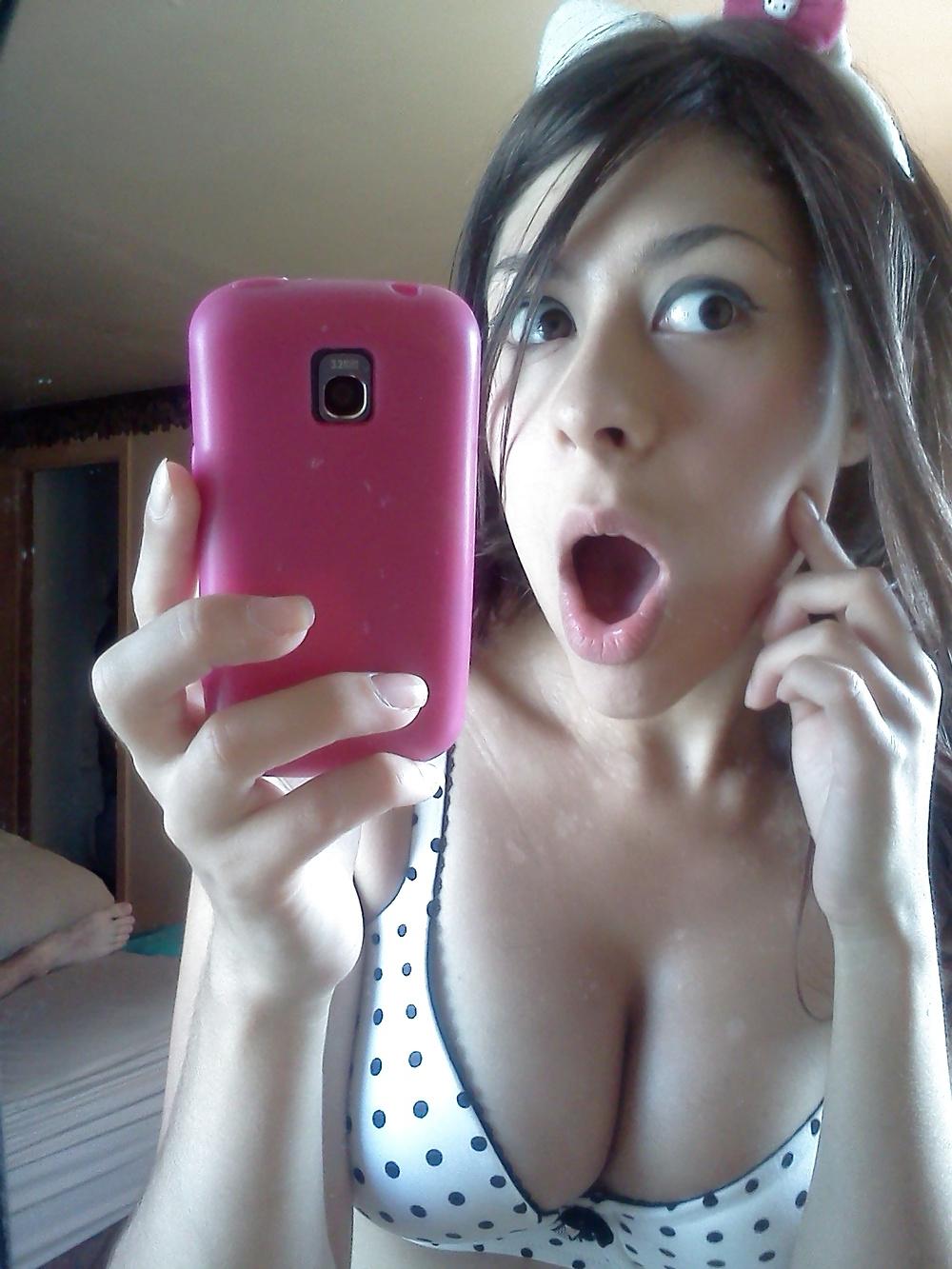 25P Busty Teens Cleavage 4