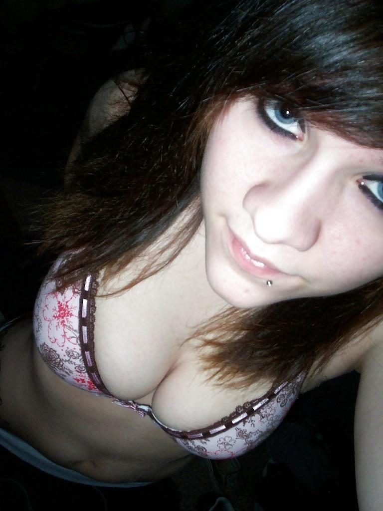 25P Busty Teens Cleavage 4