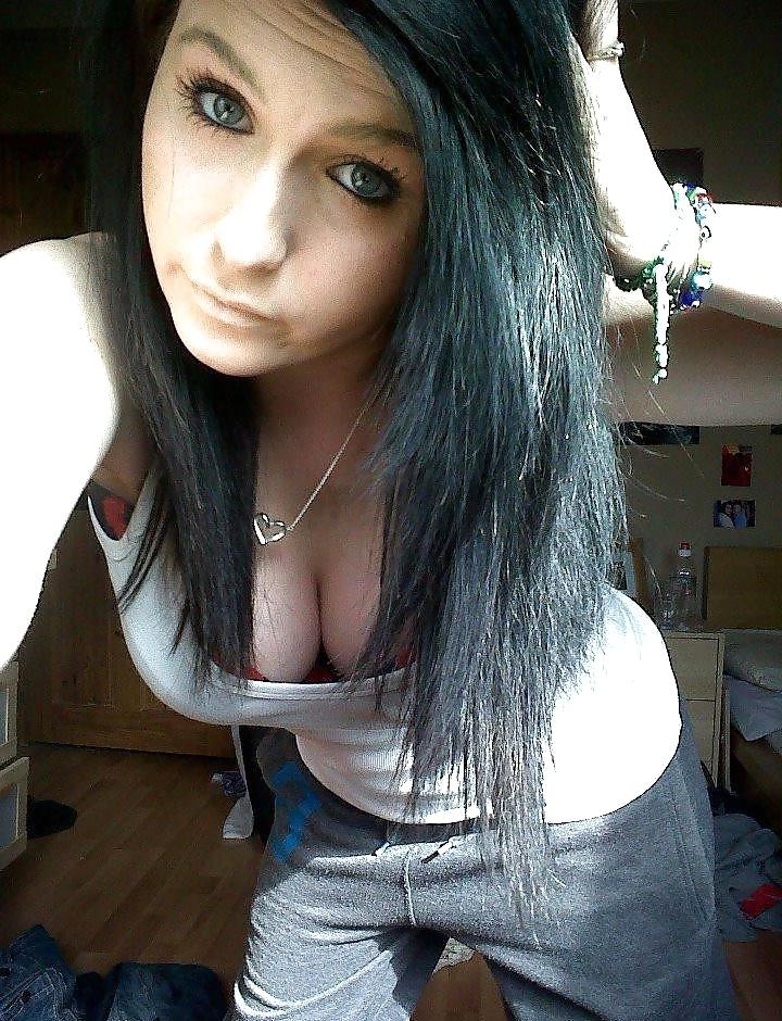 25P Busty Teens Cleavage 4