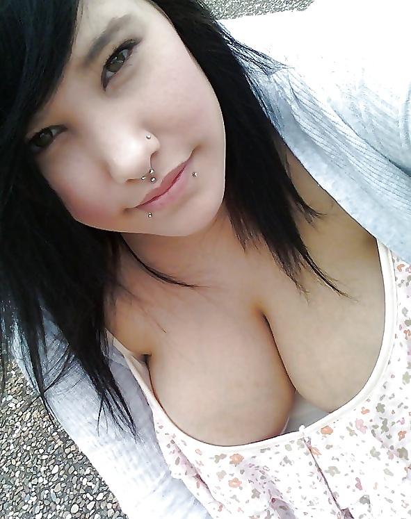 25P Busty Teens Cleavage 4