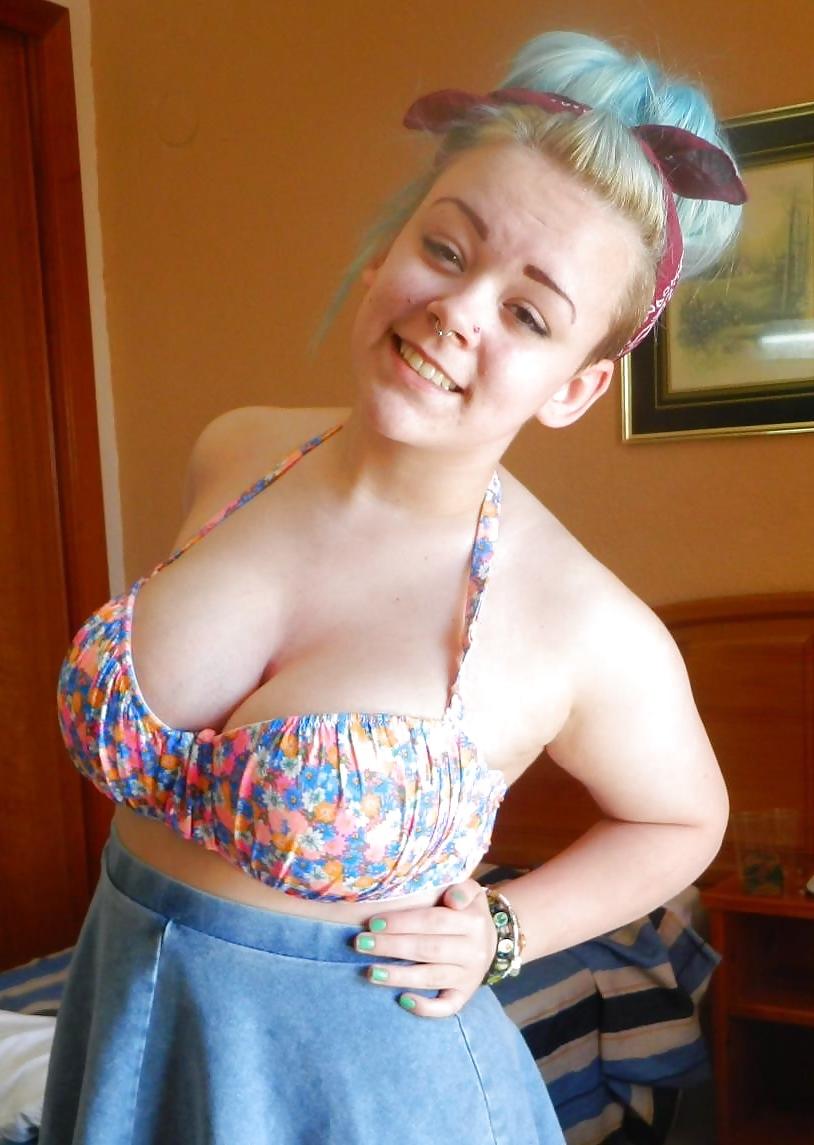 25P Busty Teens Cleavage 4