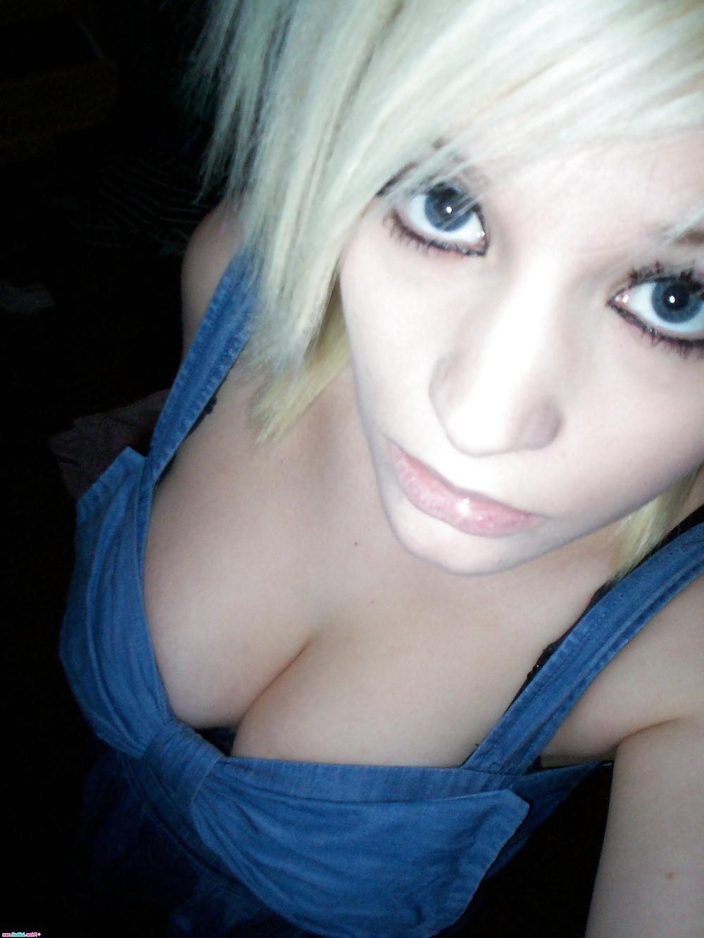 25P Busty Teens Cleavage 4