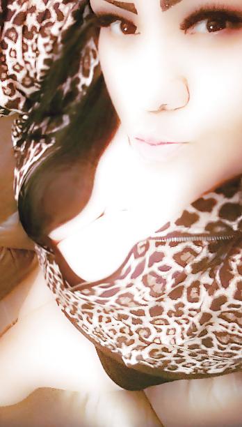 10P Latina cleavage