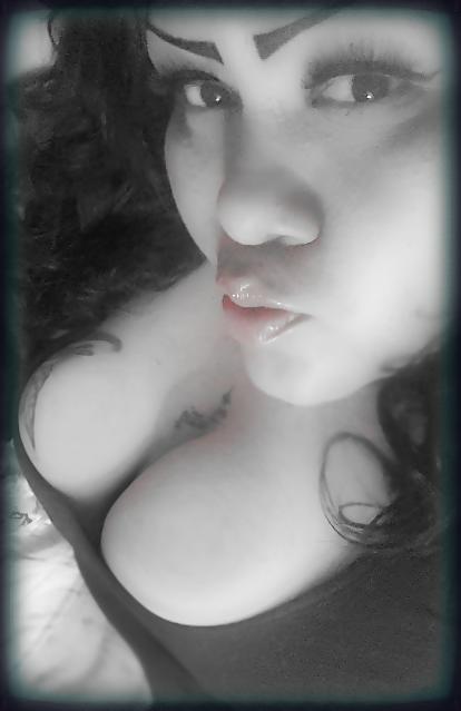 10P Latina cleavage