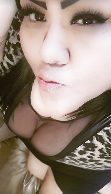 10P Latina cleavage