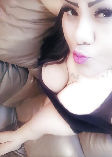 10P Latina cleavage