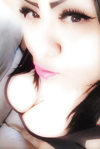 10P Latina cleavage