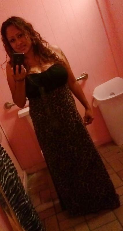 11P Latina milf cleavage