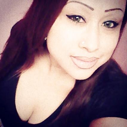 11P Latina milf cleavage