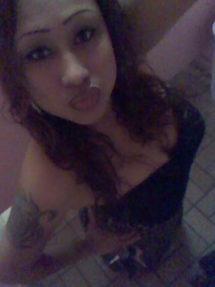 11P Latina milf cleavage