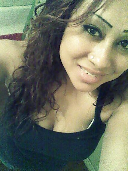 11P Latina milf cleavage