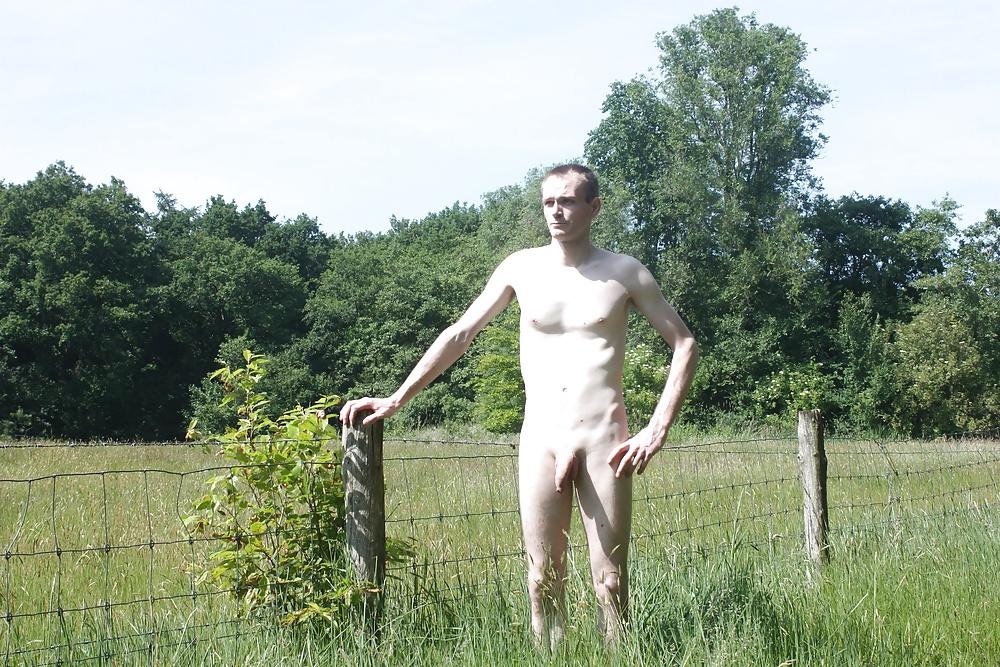 25P Nude in nature