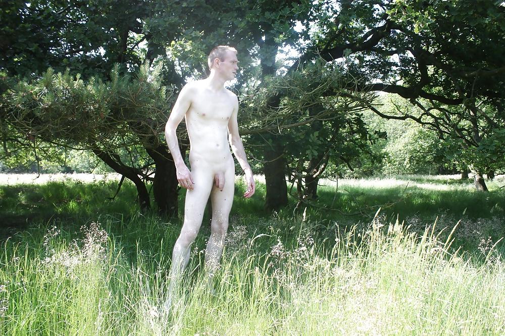 25P Nude in nature