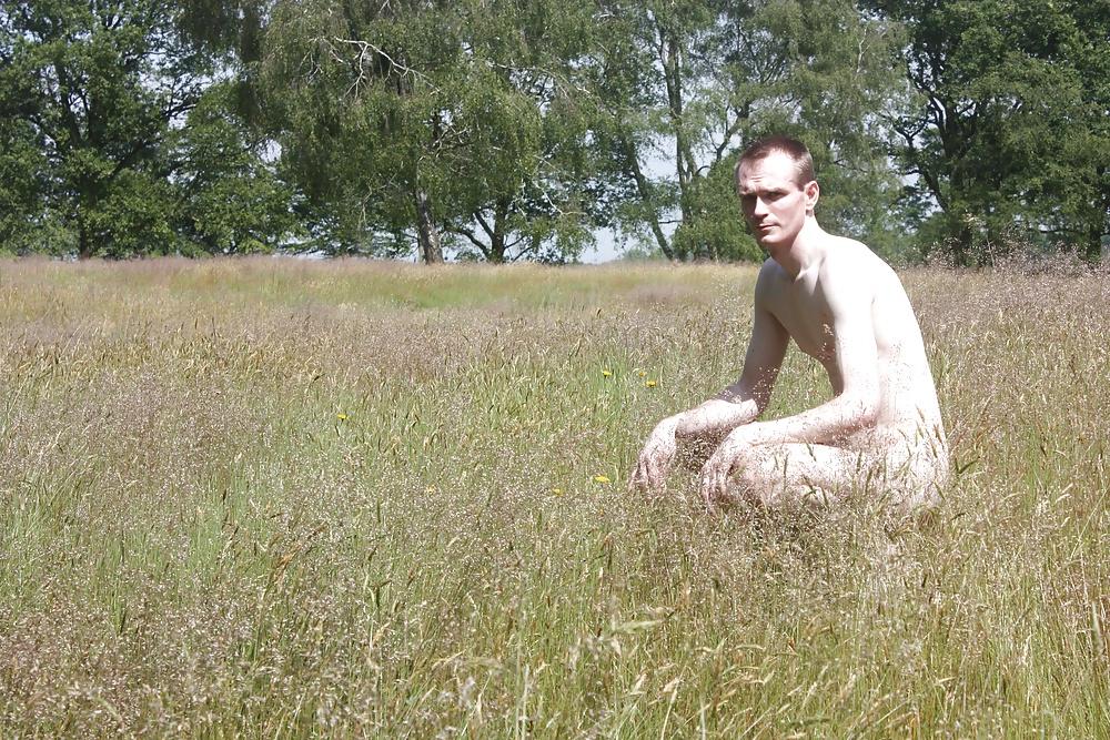25P Nude in nature
