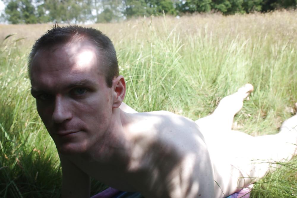 25P Nude in nature