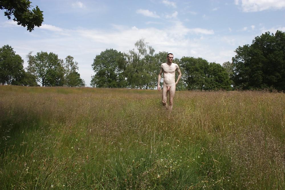 25P Nude in nature