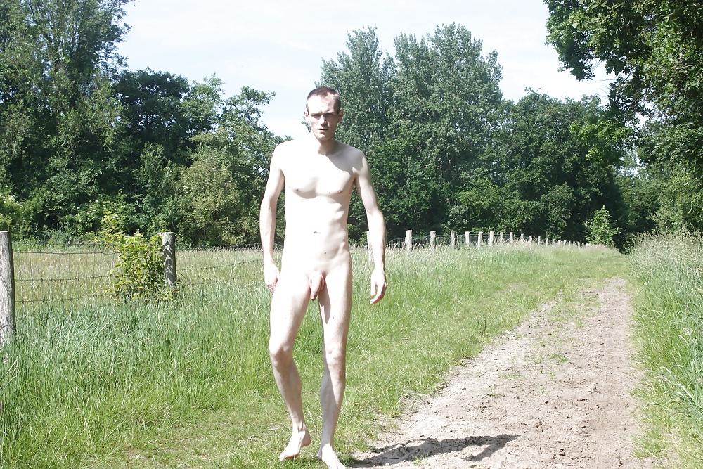 25P Nude in nature