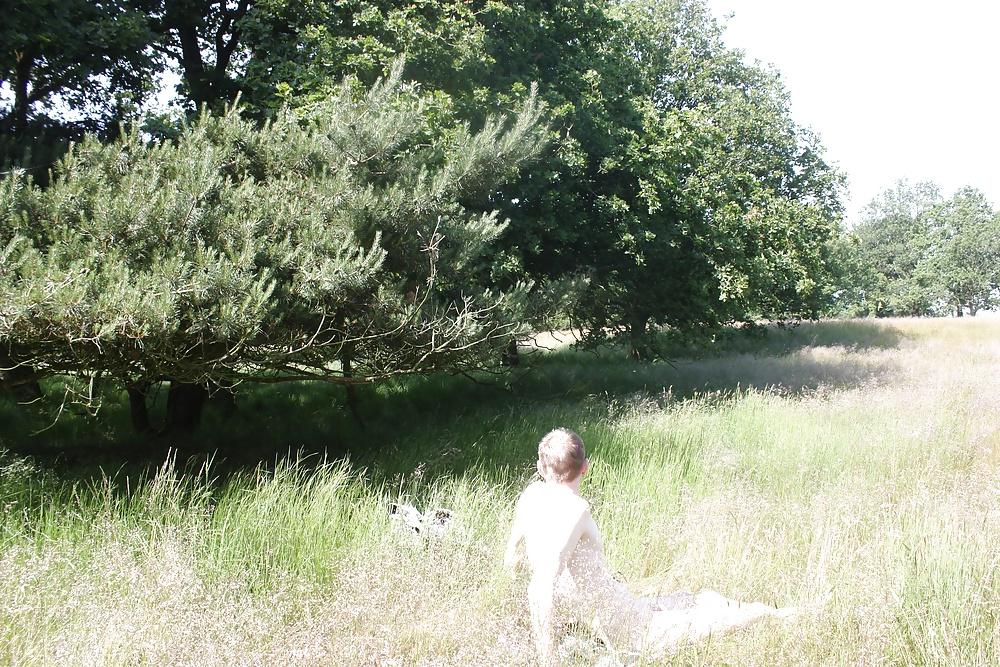 25P Nude in nature