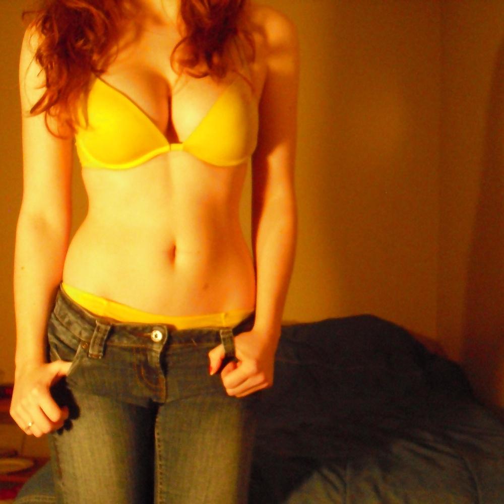 18P Redhead teen shows herself II