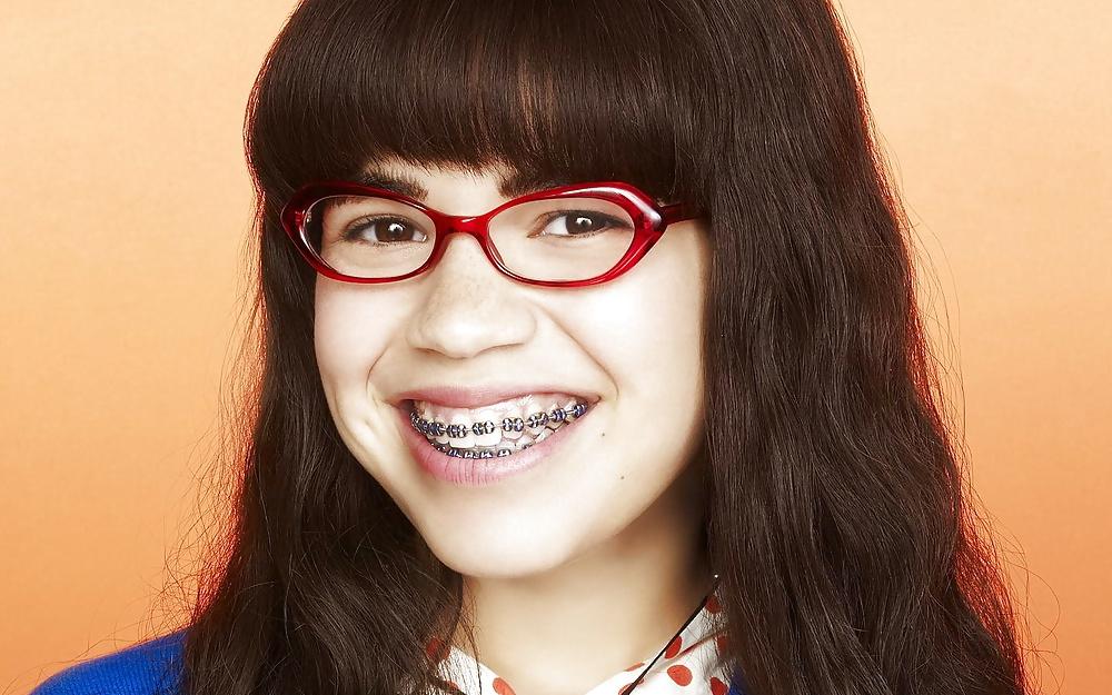 25P Ugly Betty Suarez America Ferrera Pictures