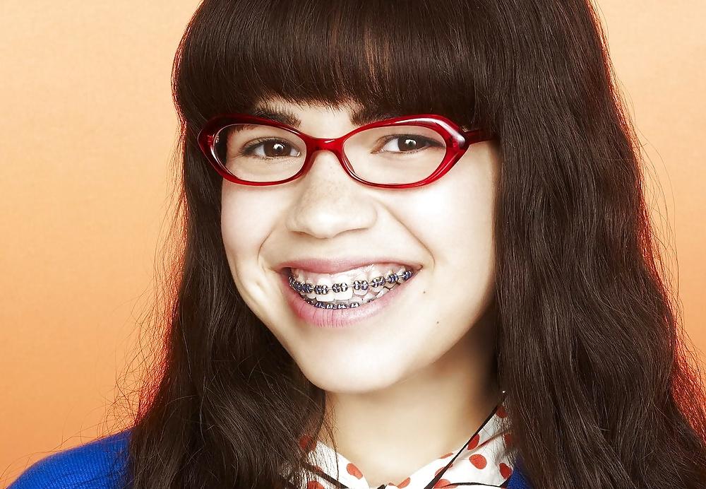 25P Ugly Betty Suarez America Ferrera Pictures