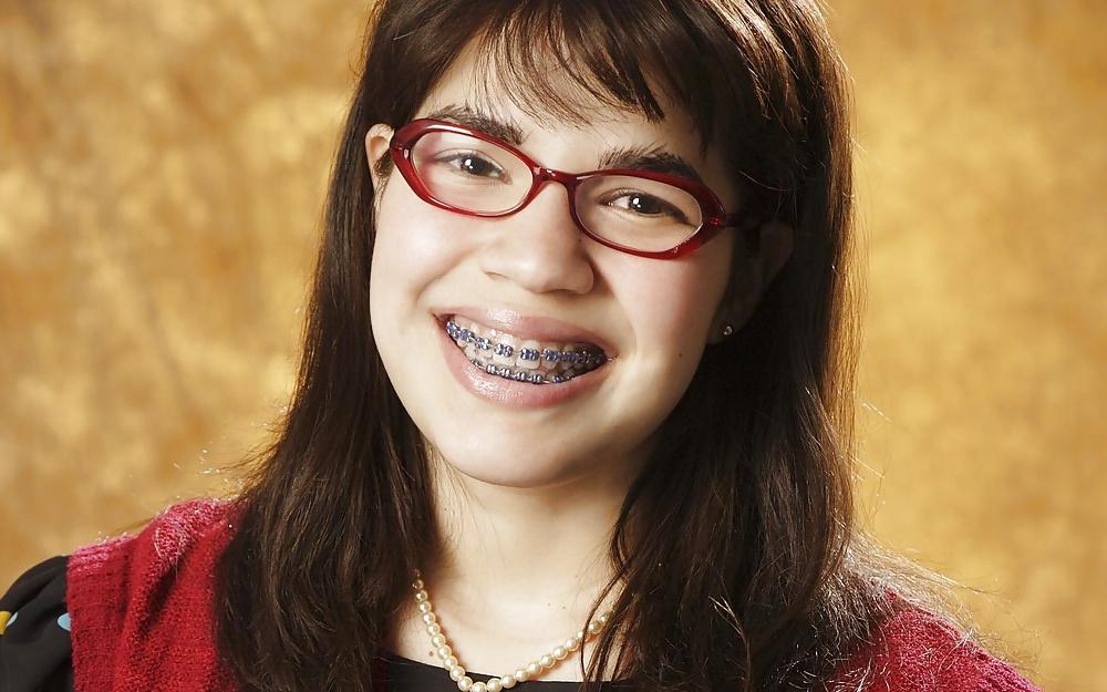 25P Ugly Betty Suarez America Ferrera Pictures
