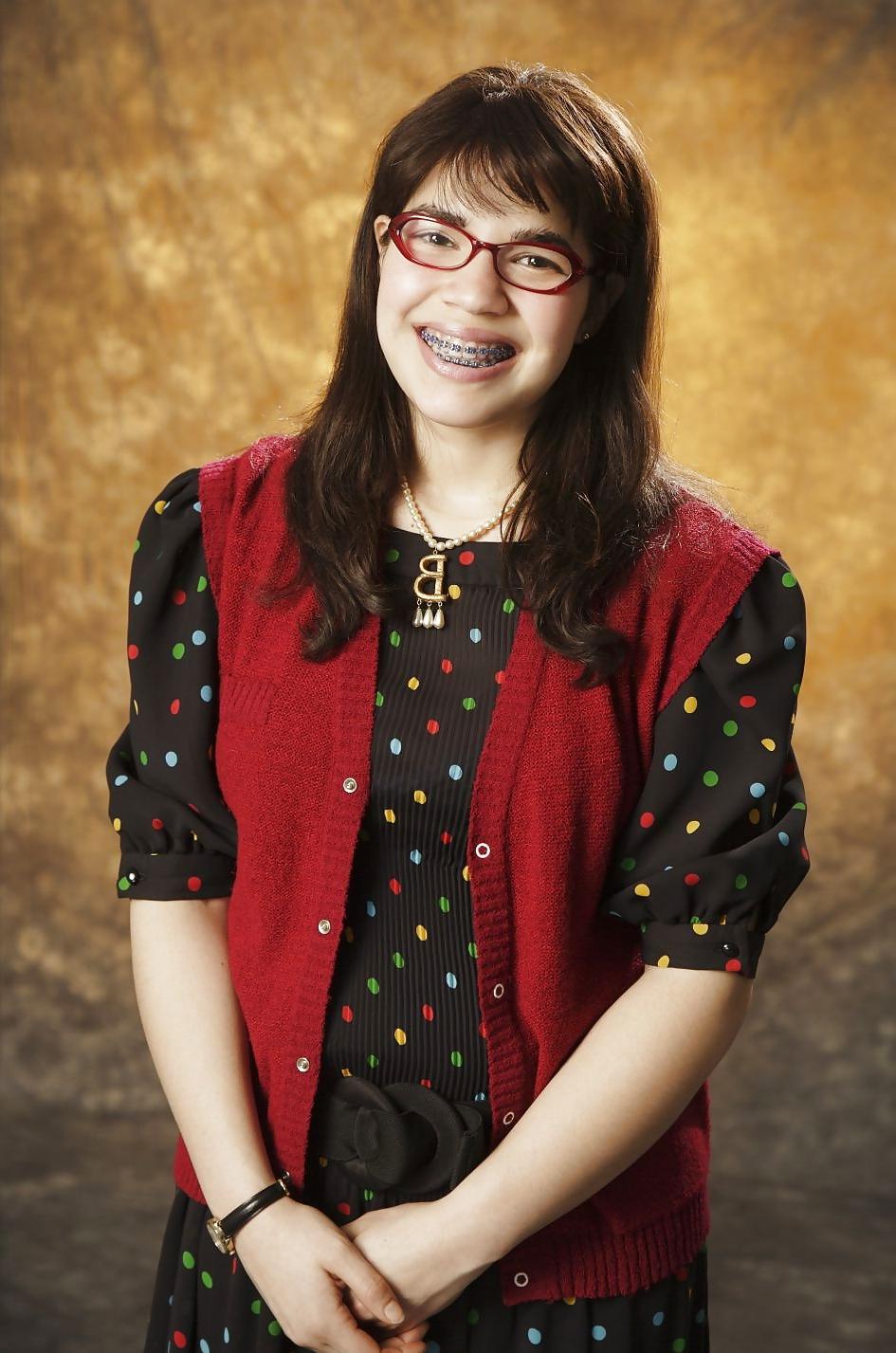 25P Ugly Betty Suarez America Ferrera Pictures