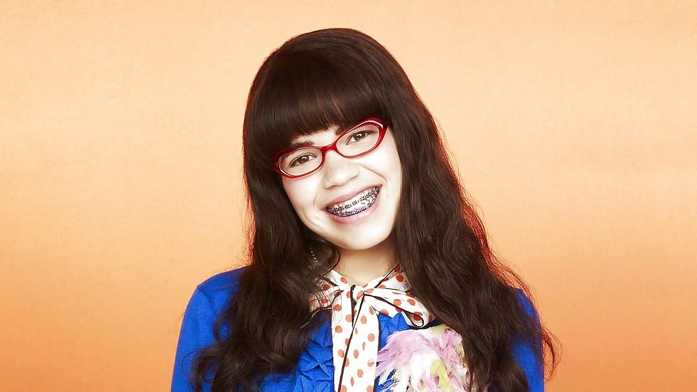 25P Ugly Betty Suarez America Ferrera Pictures