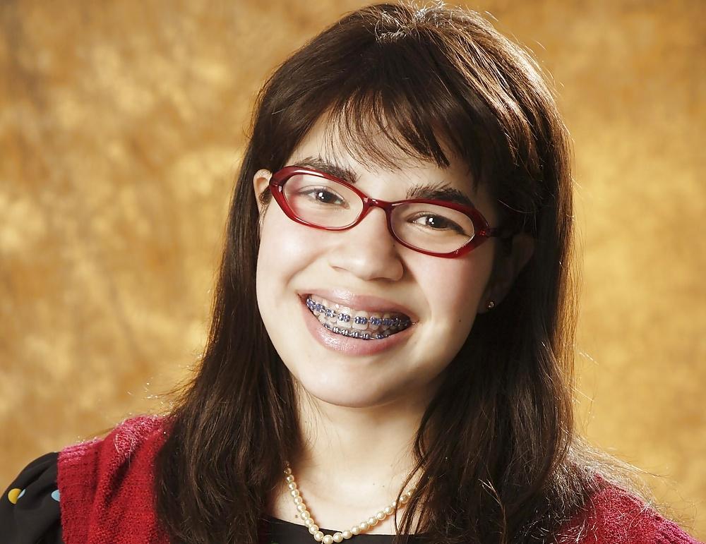 25P Ugly Betty Suarez America Ferrera Pictures