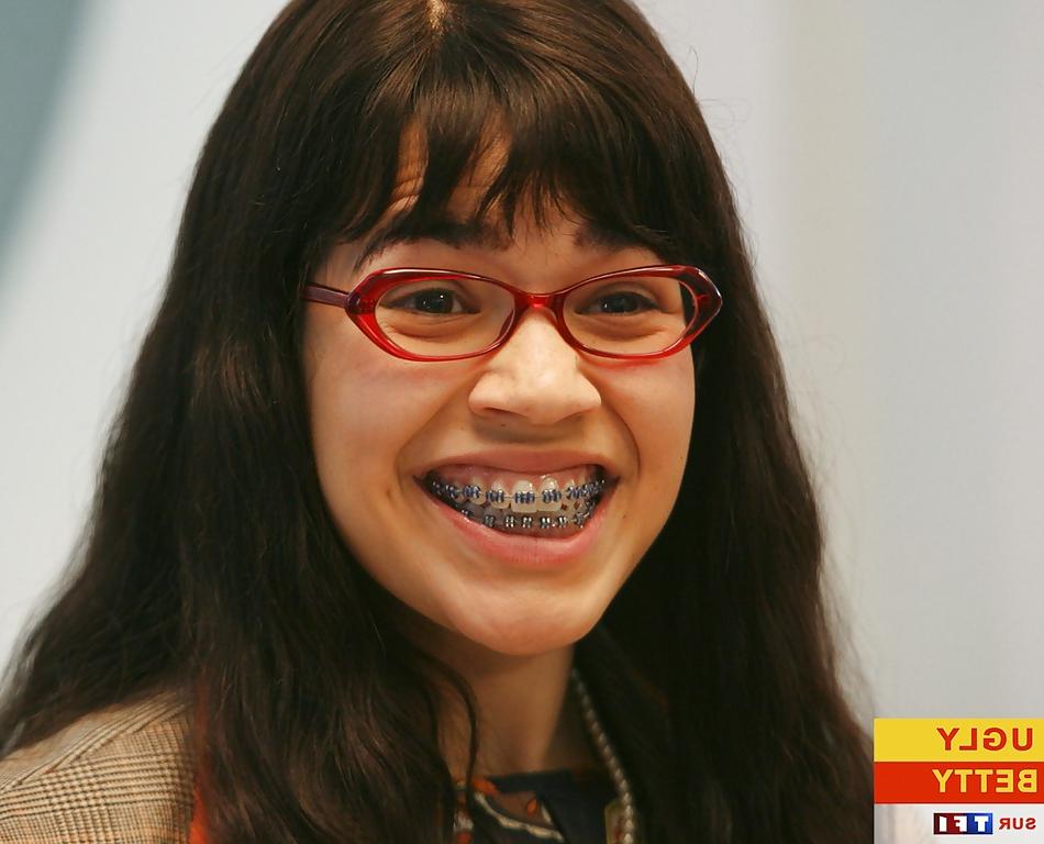 25P Ugly Betty Suarez America Ferrera Pictures