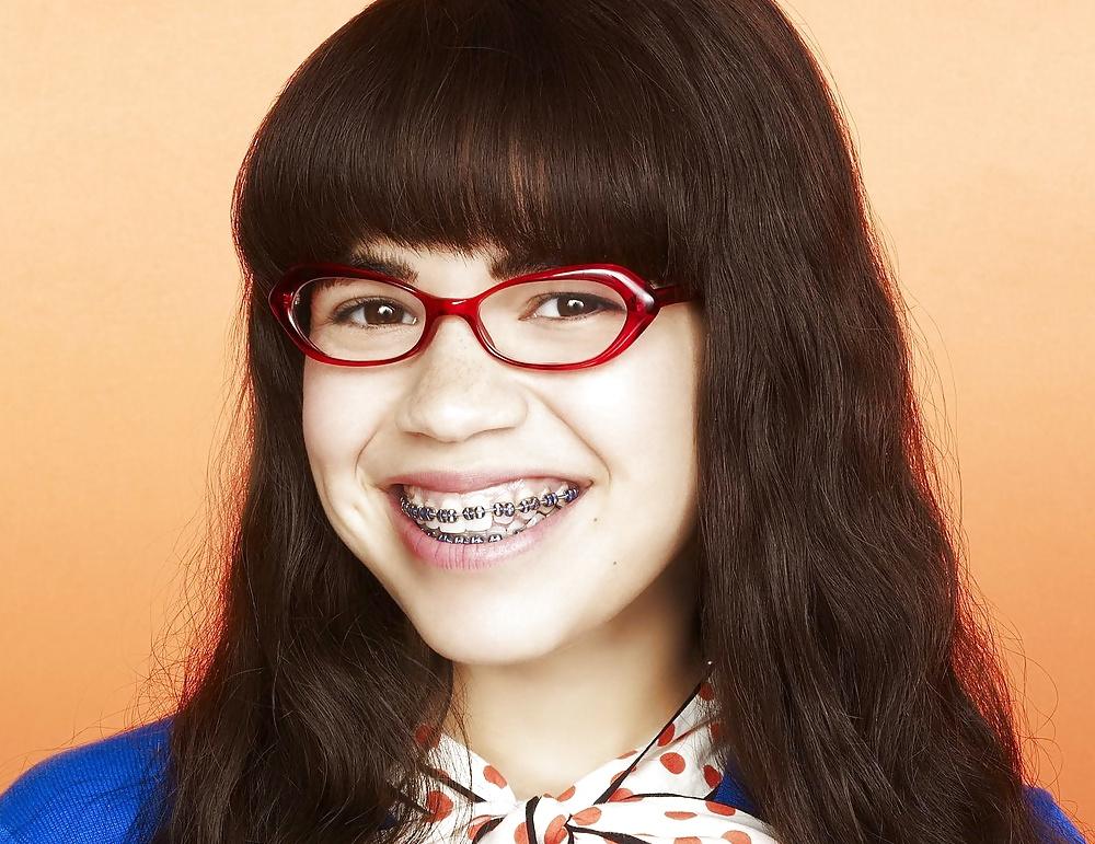 25P Ugly Betty Suarez America Ferrera Pictures