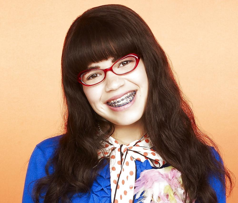 25P Ugly Betty Suarez America Ferrera Pictures
