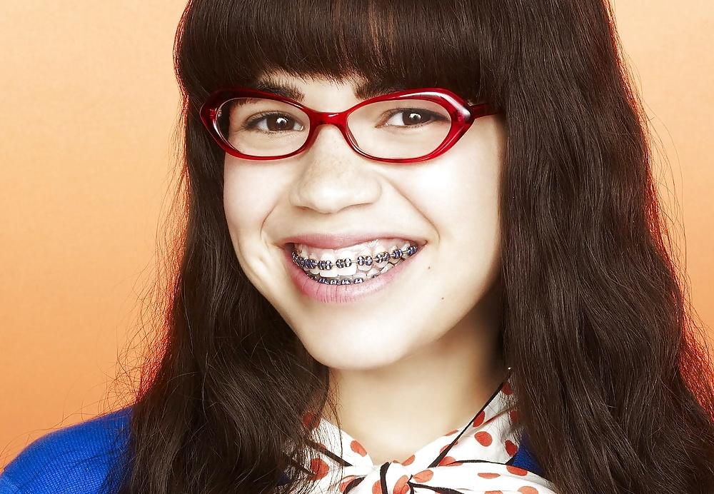 25P Ugly Betty Suarez America Ferrera Pictures