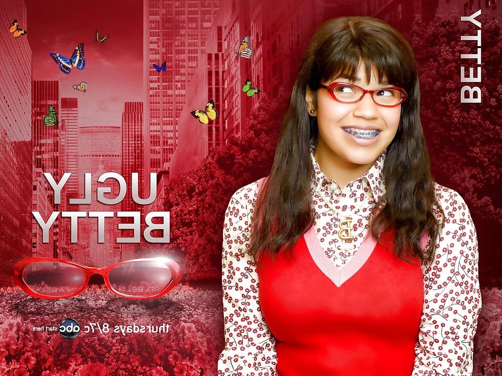 25P Ugly Betty Suarez America Ferrera Pictures