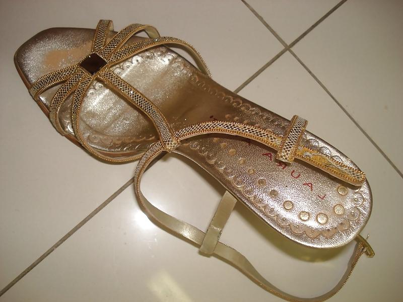 8P Gold sandals 