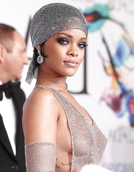 7P Rihanna See-Through Nipple Show 