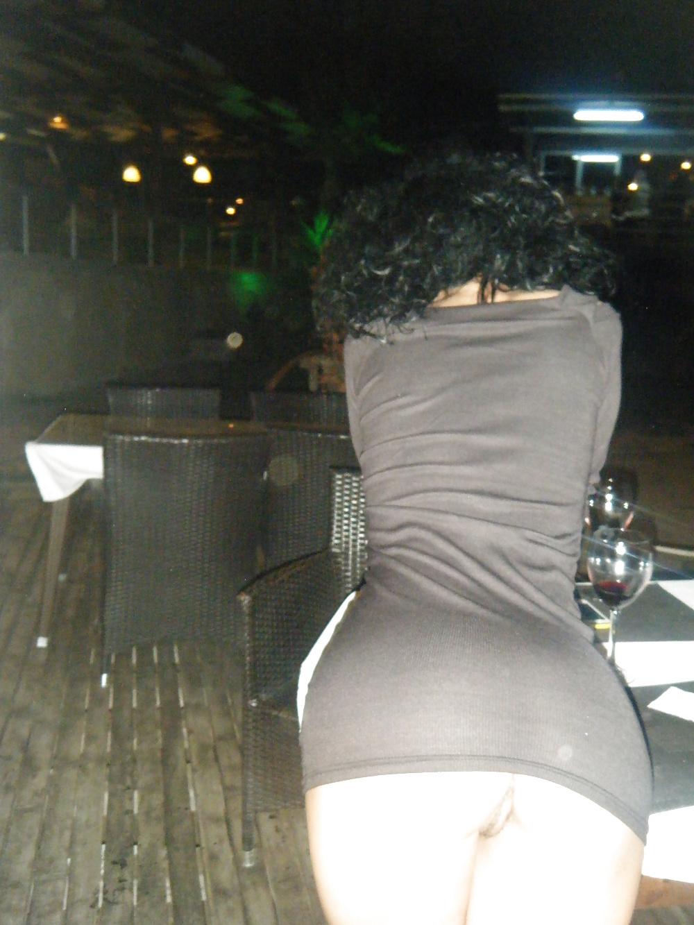 10P Exposing in outdoor restaurant