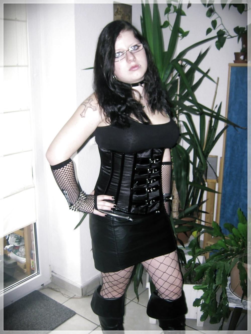 15P Gothic Schlampe