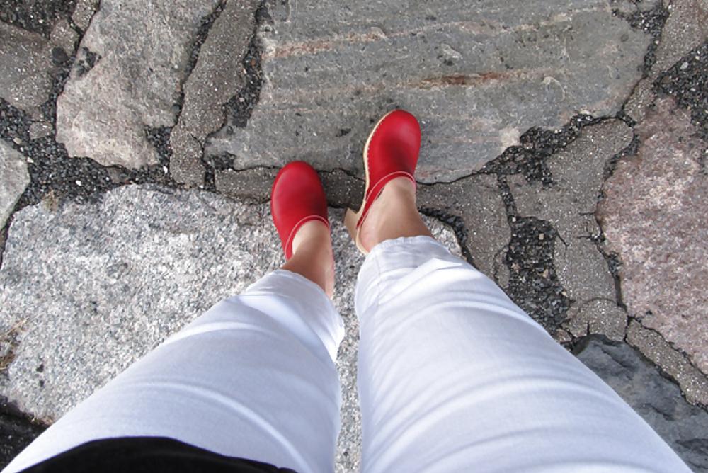 25P Red Clogs I