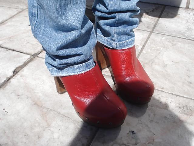 25P Red Clogs I