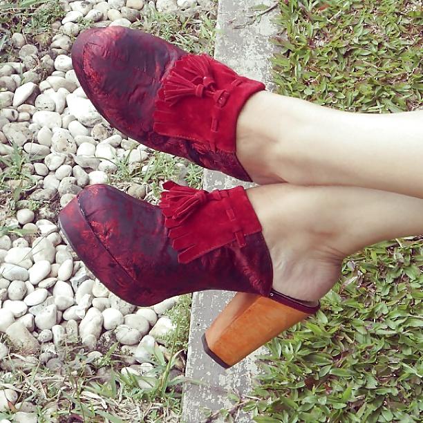 25P Red Clogs I