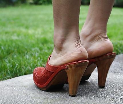 25P Red Clogs I