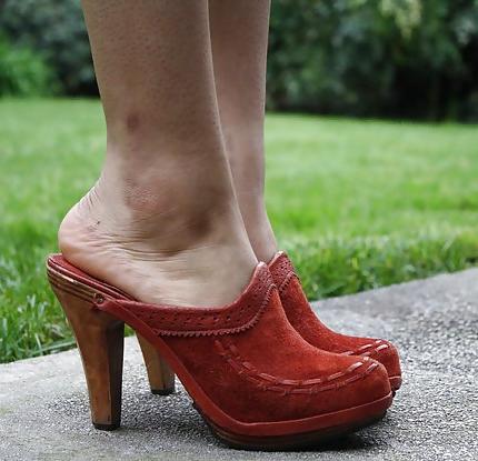 25P Red Clogs I